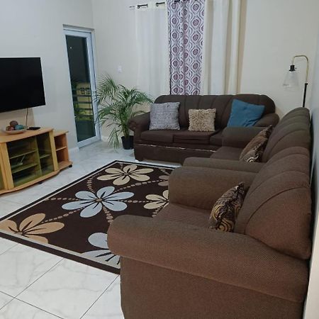 Lovely 2 Bedroom C̅ Netflix Across National Stadium Kingston Exterior photo